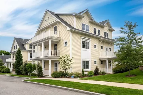 54 Kettle Point Ave #54, East Providence, RI 02914