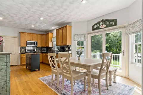 7 Mountain Laurel Dr, Coventry, RI 02816 photo 9