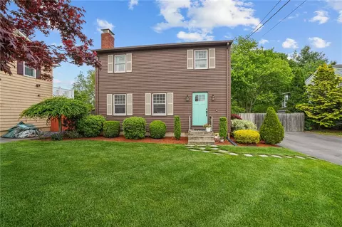 30 Lloyd Phillips Ct, Pawtucket, RI 02861