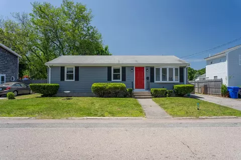 47 Planet Ave, Riverside, RI 02915
