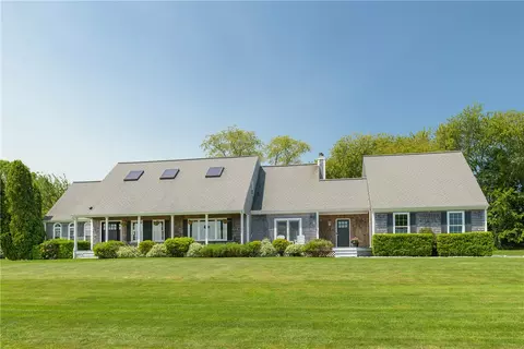 15 Roger Williams Ct, Portsmouth, RI 02871