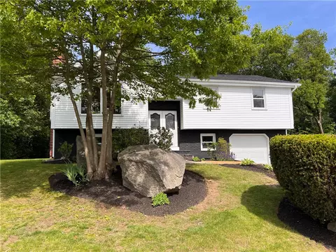 62 Lucille Dr, Woonsocket, RI 02895