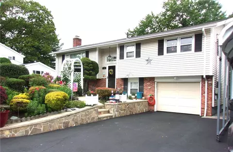 15 Ponderosa Dr, West Warwick, RI 02893