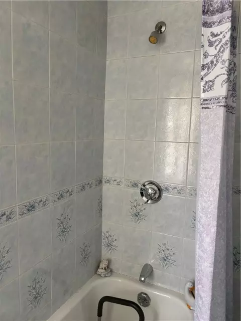 Bath - 259 Park Ave, Woonsocket, RI 02895 photo 2 of 3