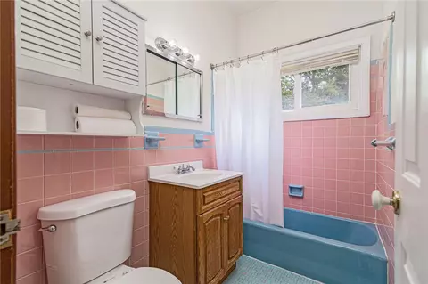 Bath - 7 Stuart St, Westerly, RI 02891 photo 1 of 1
