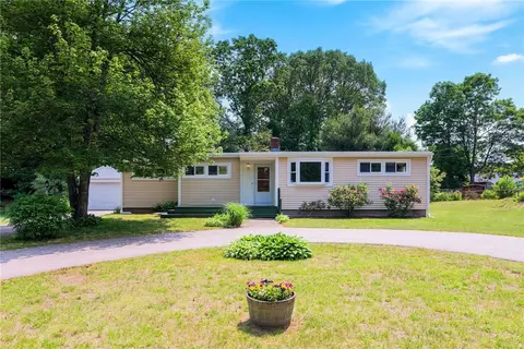7 Stuart St, Westerly, RI 02891
