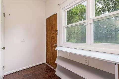 Entry Way - 7 Stuart St, Westerly, RI 02891 photo 2 of 3