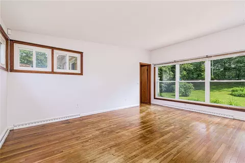Living - 7 Stuart St, Westerly, RI 02891 photo 2 of 8