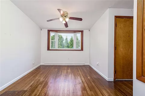 Living - 7 Stuart St, Westerly, RI 02891 photo 6 of 8