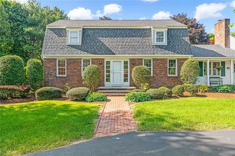 11 Crosswynds Dr, Saunderstown, RI 02874