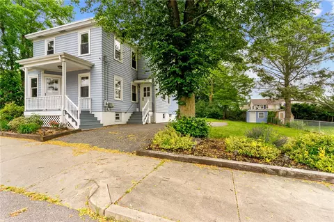 40 Charlton Ave, Pawtucket, RI 02860
