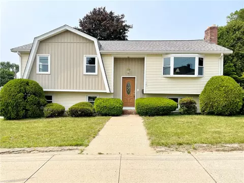 154 Aylsworth Ave, Woonsocket, RI 02895