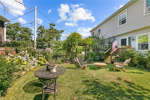 55 Homer St #B, Newport, RI 02840