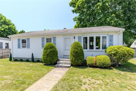 4 Halsey Dr, Smithfield, RI 02917