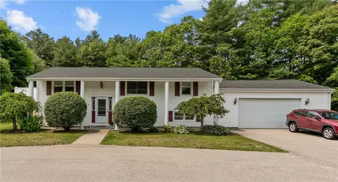 386 Mishnock Rd, West Greenwich, RI 02817