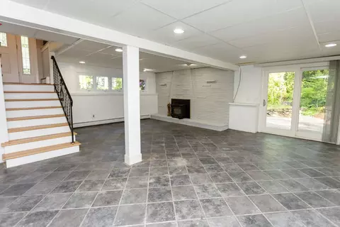 Living - 38 Williams Rd, Smithfield, RI 02917 photo 6 of 9