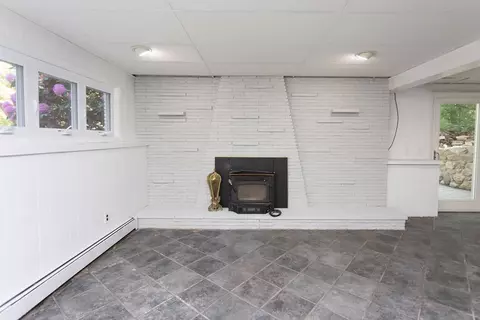 Living - 38 Williams Rd, Smithfield, RI 02917 photo 4 of 9