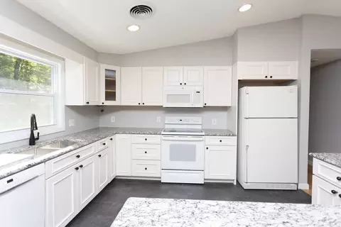Kitchen - 38 Williams Rd, Smithfield, RI 02917 photo 2 of 7