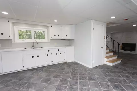 Kitchen - 38 Williams Rd, Smithfield, RI 02917 photo 6 of 7