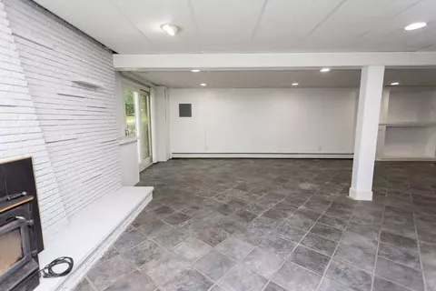Living - 38 Williams Rd, Smithfield, RI 02917 photo 5 of 9