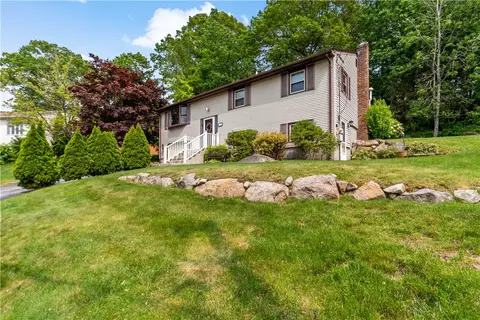 17 Carolyn Dr, West Warwick, RI 02893