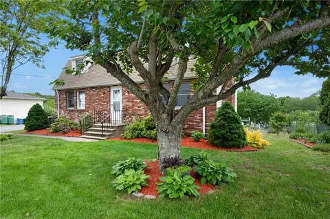 73 Vineyard Ave, Cumberland, RI 02864