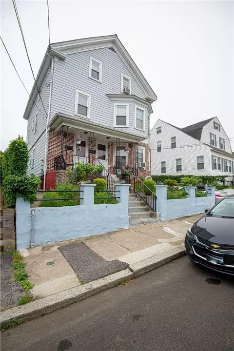 62 4th St, East Providence, RI 02914