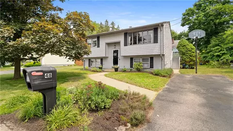 48 Oakridge Ct, Warwick, RI 02886