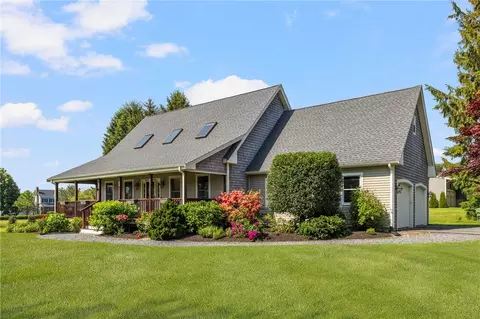 9 Spring Hill Rd, Portsmouth, RI 02871