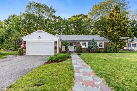 37 Beaumont St, Rumford, RI 02916