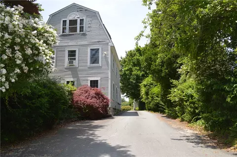 1028 E Main Rd, Portsmouth, RI 02871