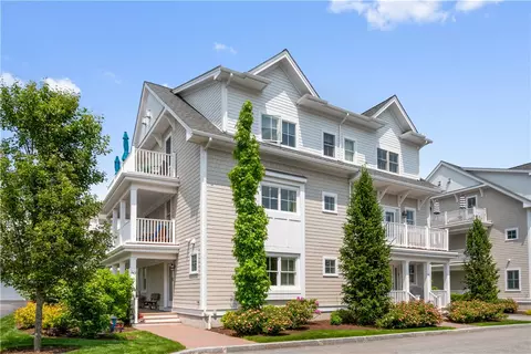 40 Kettle Point Ave, East Providence, RI 02914