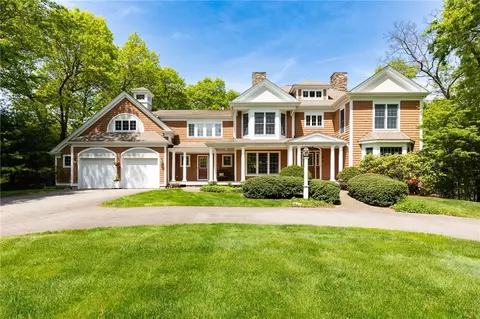 41 Stone Ridge Dr, North Attleboro, MA 02760