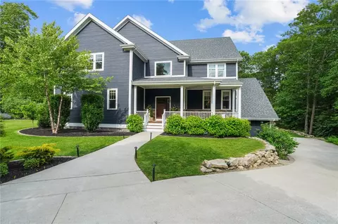 40 Oakbrook Ct, East Greenwich, RI 02818