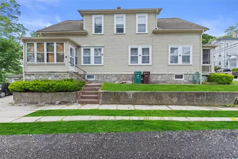 20 Cold Spring Pl, Woonsocket, RI 02895 photo 4