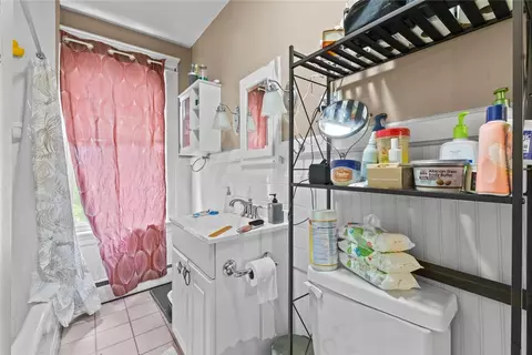 20 Cold Spring Pl, Woonsocket, RI 02895 photo 9