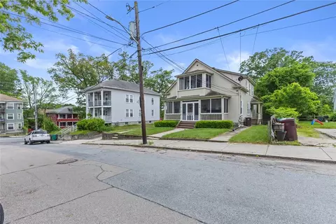 20 Cold Spring Pl, Woonsocket, RI 02895 photo 2