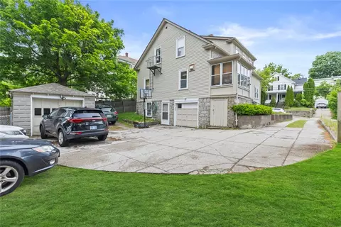 20 Cold Spring Pl, Woonsocket, RI 02895 photo 3