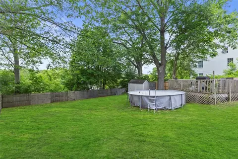 20 Cold Spring Pl, Woonsocket, RI 02895 photo 5