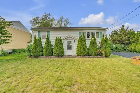 43 Brush Neck Ave, Warwick, RI 02889