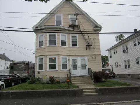 88 Darlingdale Ave, Pawtucket, RI 02861