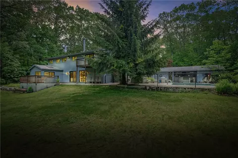 24 Lincoln Dr, North Smithfield, RI 02896