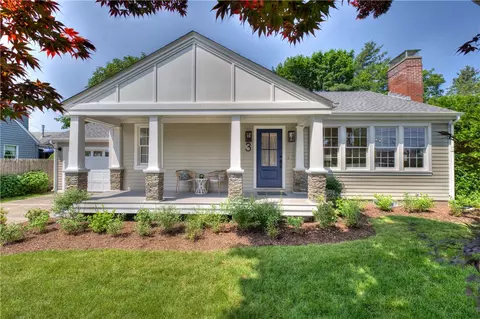 3 Tyler Point Rd, Barrington, RI 02806