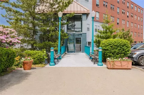 750 Davol St #822, Fall River, MA 02720