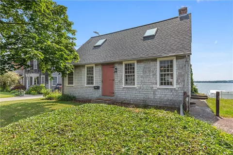 207 Terrace Ave, Riverside, RI 02915