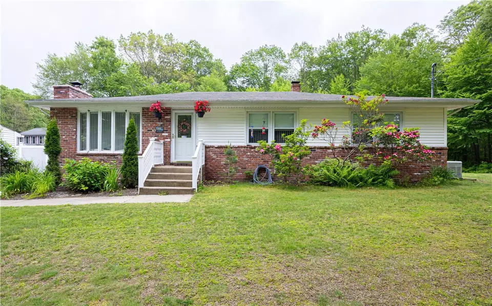 Exterior - 728 Chestnut Hill Rd, Glocester, RI 02814 photo 2 of 8