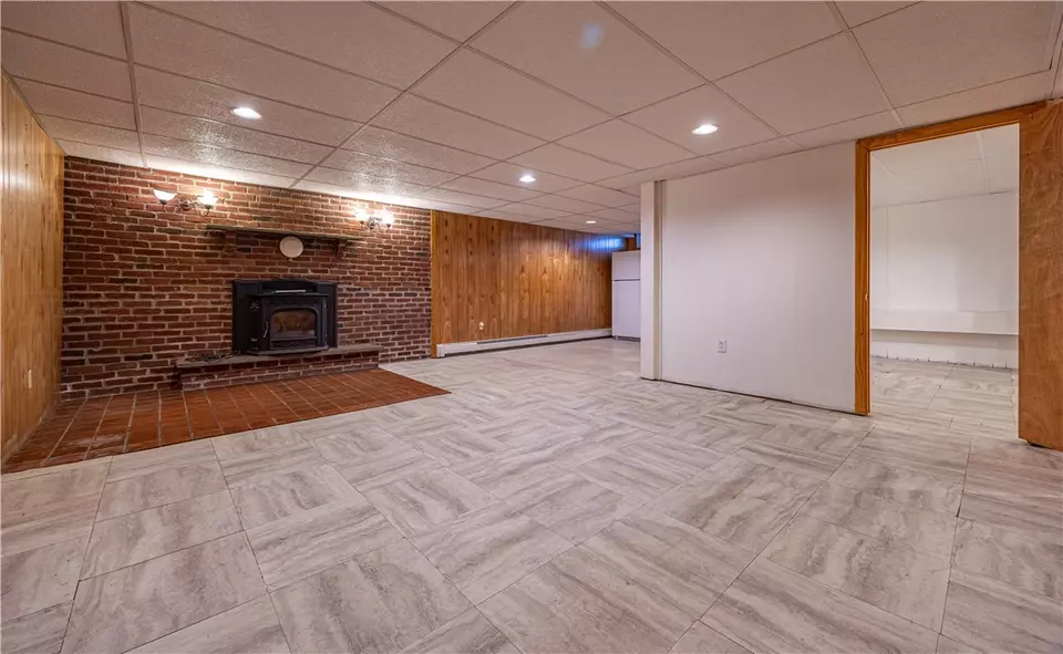 Living - 728 Chestnut Hill Rd, Glocester, RI 02814 photo 3 of 3