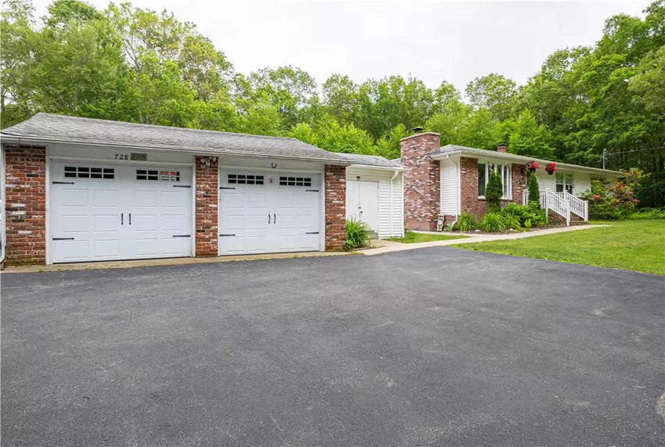 Exterior - 728 Chestnut Hill Rd, Glocester, RI 02814 photo 1 of 8