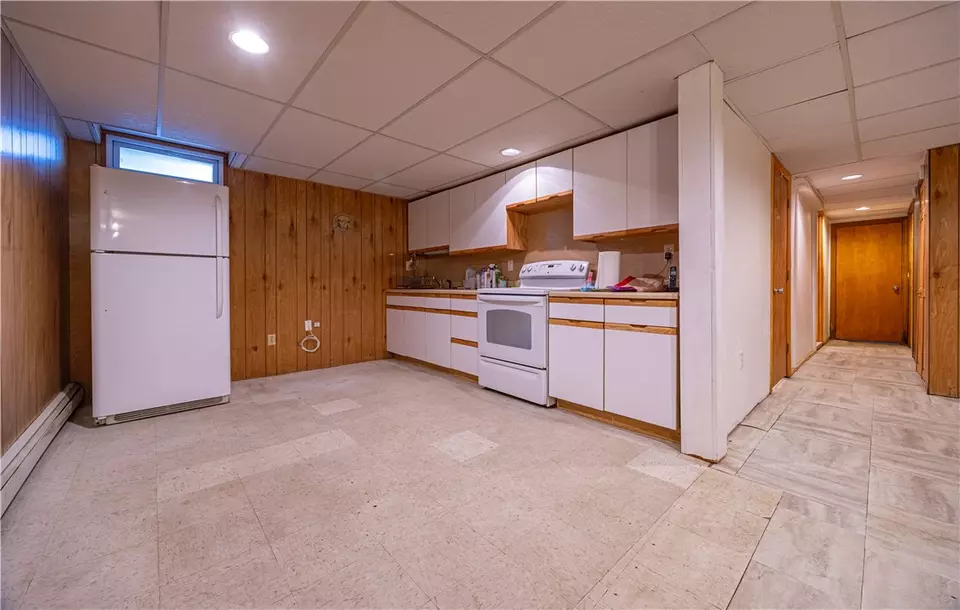 Kitchen - 728 Chestnut Hill Rd, Glocester, RI 02814 photo 4 of 4