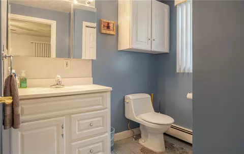 Bath - 728 Chestnut Hill Rd, Glocester, RI 02814 photo 3 of 5